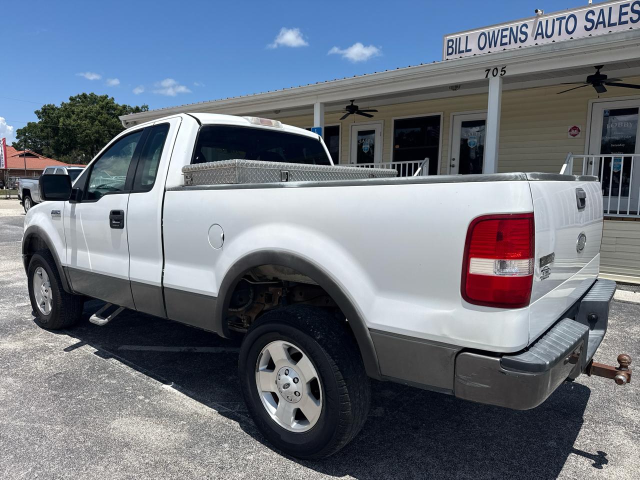 Ford F-150 Reg Cab 126" XLT 4WD 2004