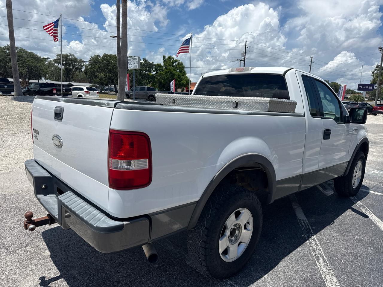 Ford F-150 Reg Cab 126" XLT 4WD 2004