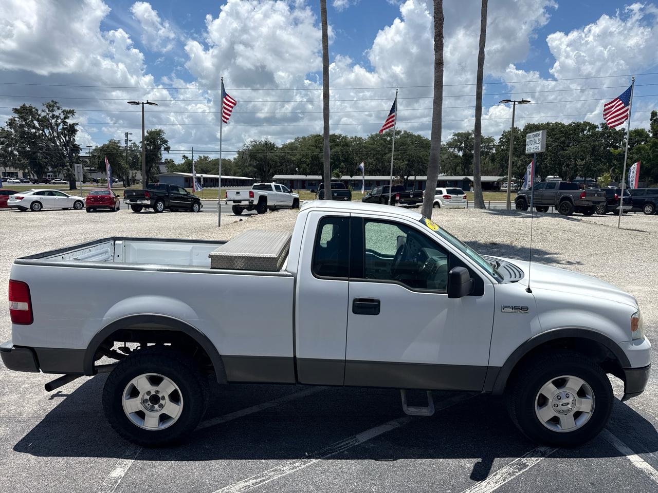 Ford F-150 Reg Cab 126" XLT 4WD 2004