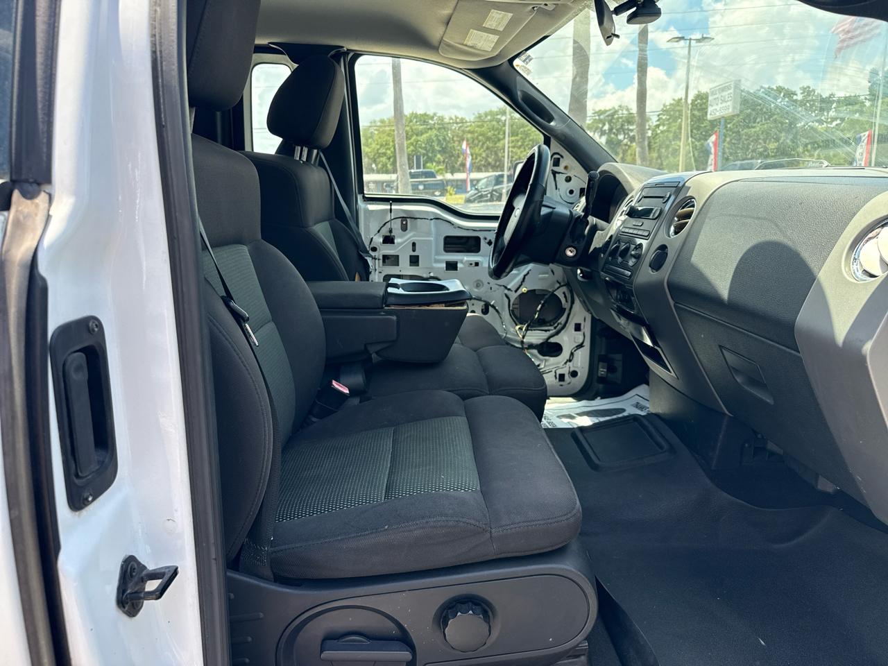 Ford F-150 Reg Cab 126" XLT 4WD 2004