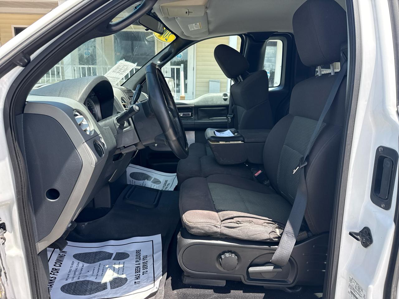 Ford F-150 Reg Cab 126" XLT 4WD 2004