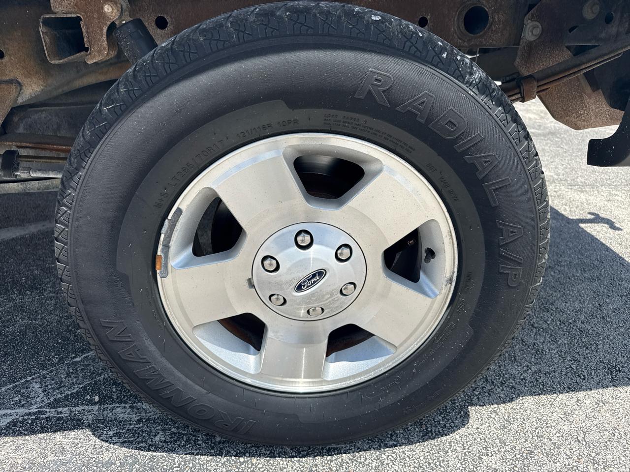 Ford F-150 Reg Cab 126" XLT 4WD 2004
