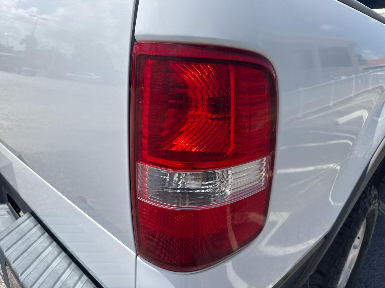 Ford F-150 Reg Cab 126" XLT 4WD 2004
