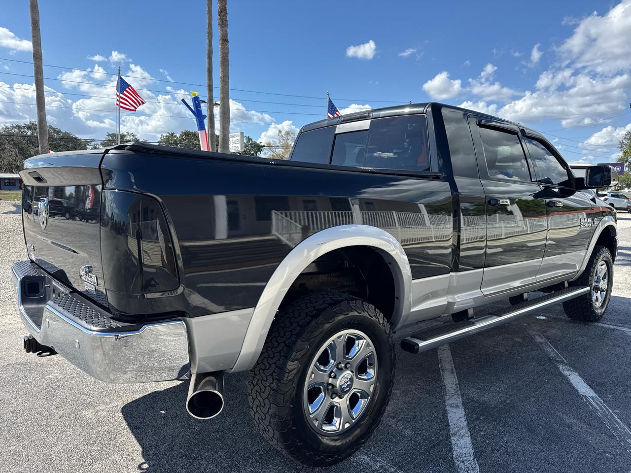 RAM 2500 Laramie 4x4 Mega Cab 6'4" Box 2017