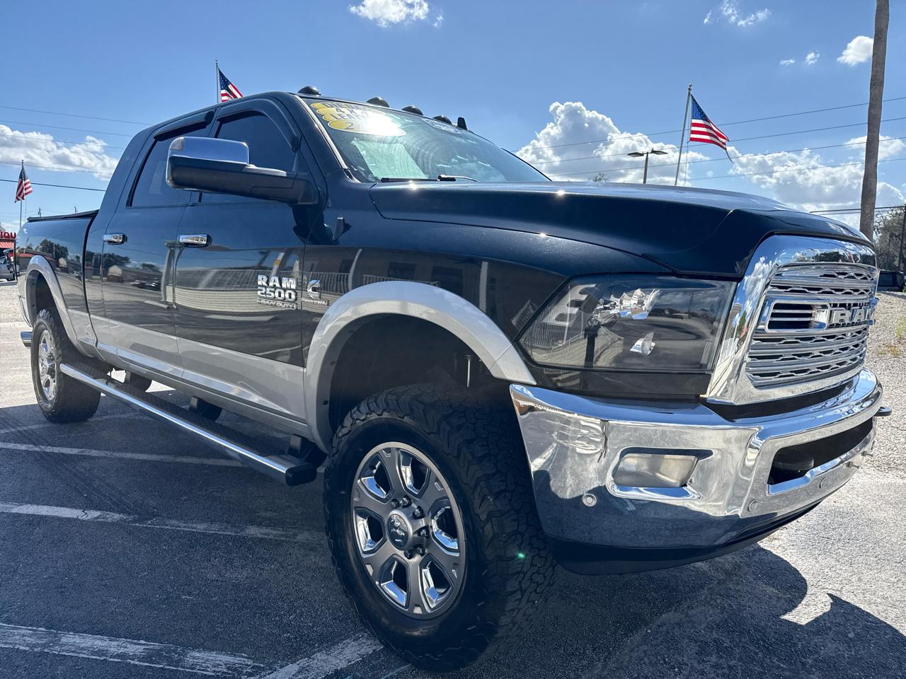 RAM 2500 Laramie 4x4 Mega Cab 6'4" Box 2017