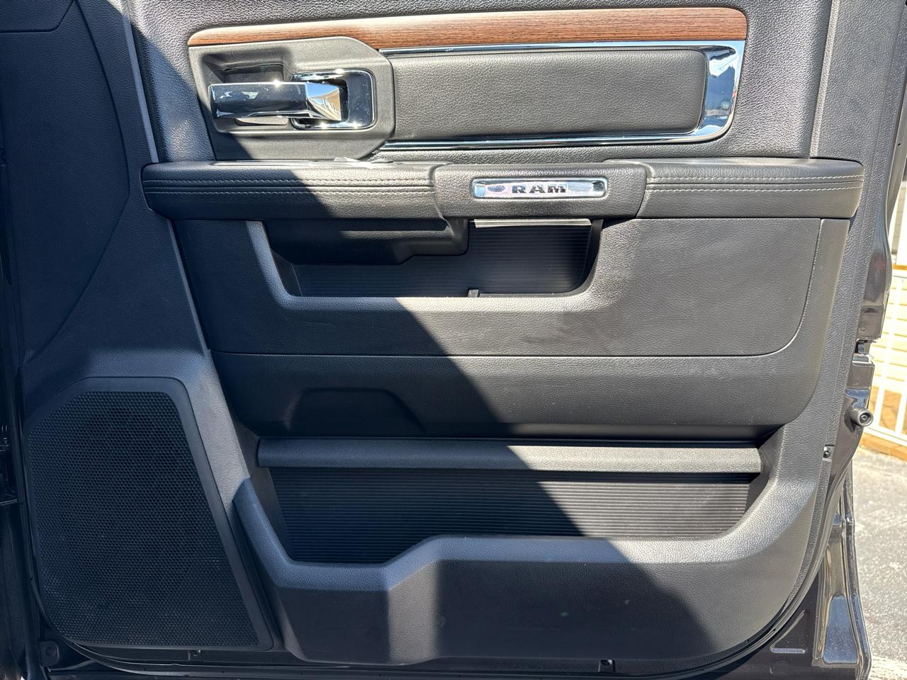 RAM 2500 Laramie 4x4 Mega Cab 6'4" Box 2017