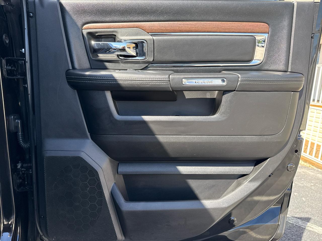 RAM 2500 Laramie 4x4 Mega Cab 6'4" Box 2017