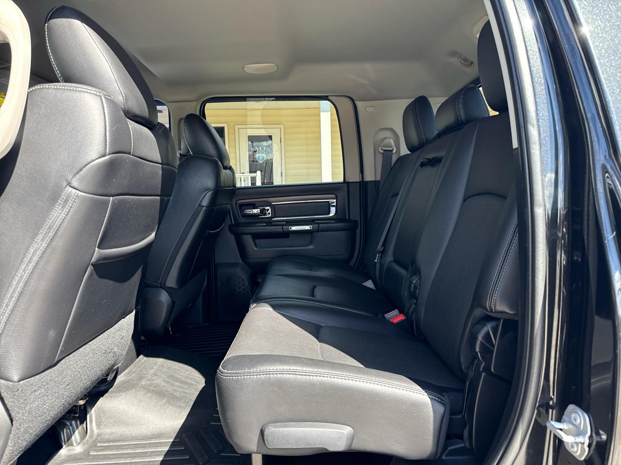 RAM 2500 Laramie 4x4 Mega Cab 6'4" Box 2017