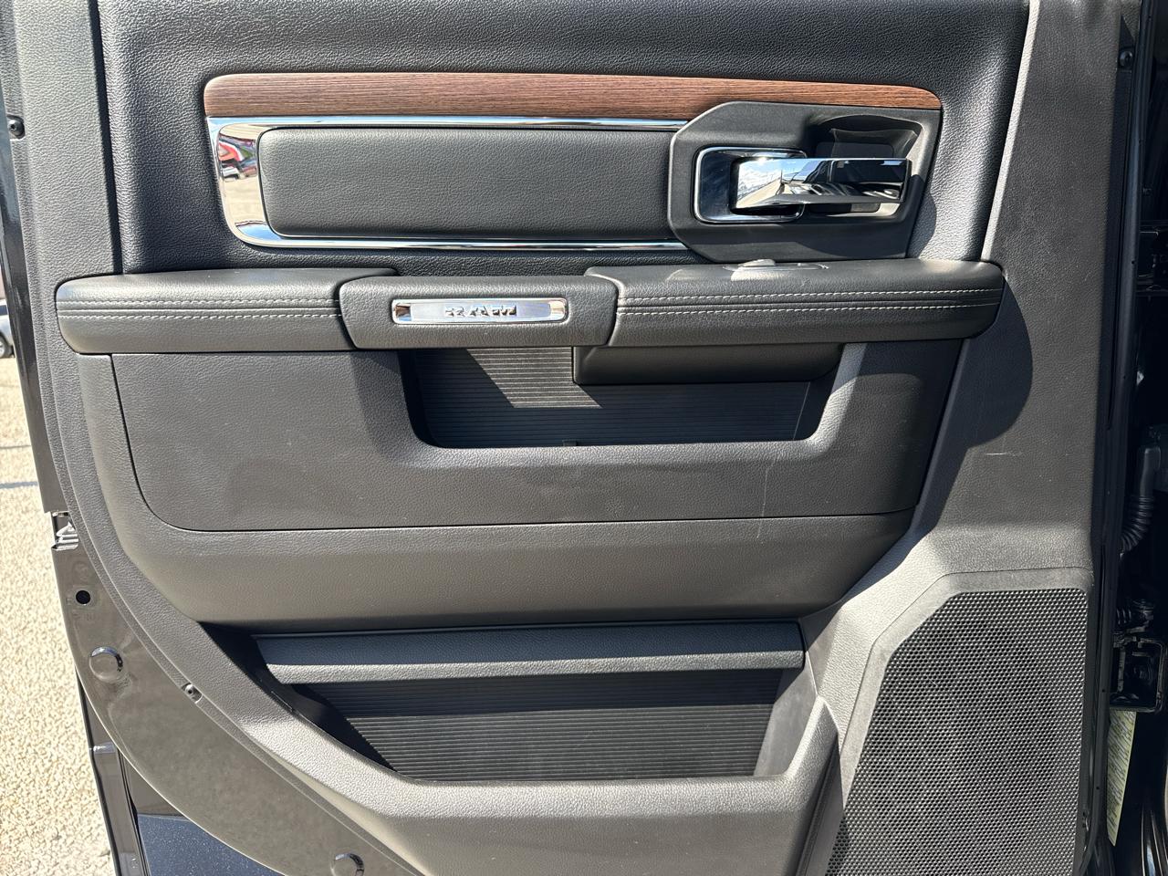 RAM 2500 Laramie 4x4 Mega Cab 6'4" Box 2017