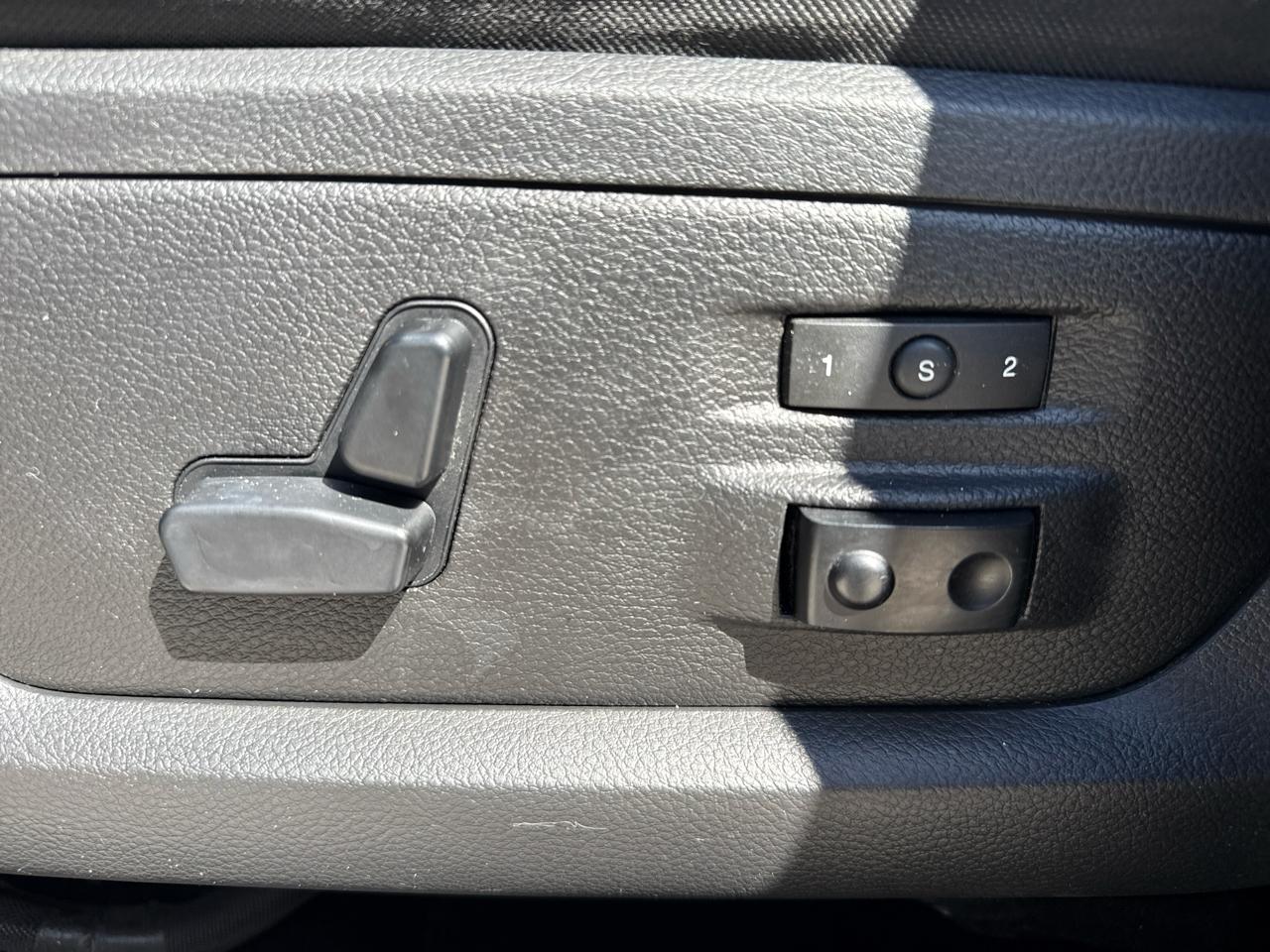 RAM 2500 Laramie 4x4 Mega Cab 6'4" Box 2017