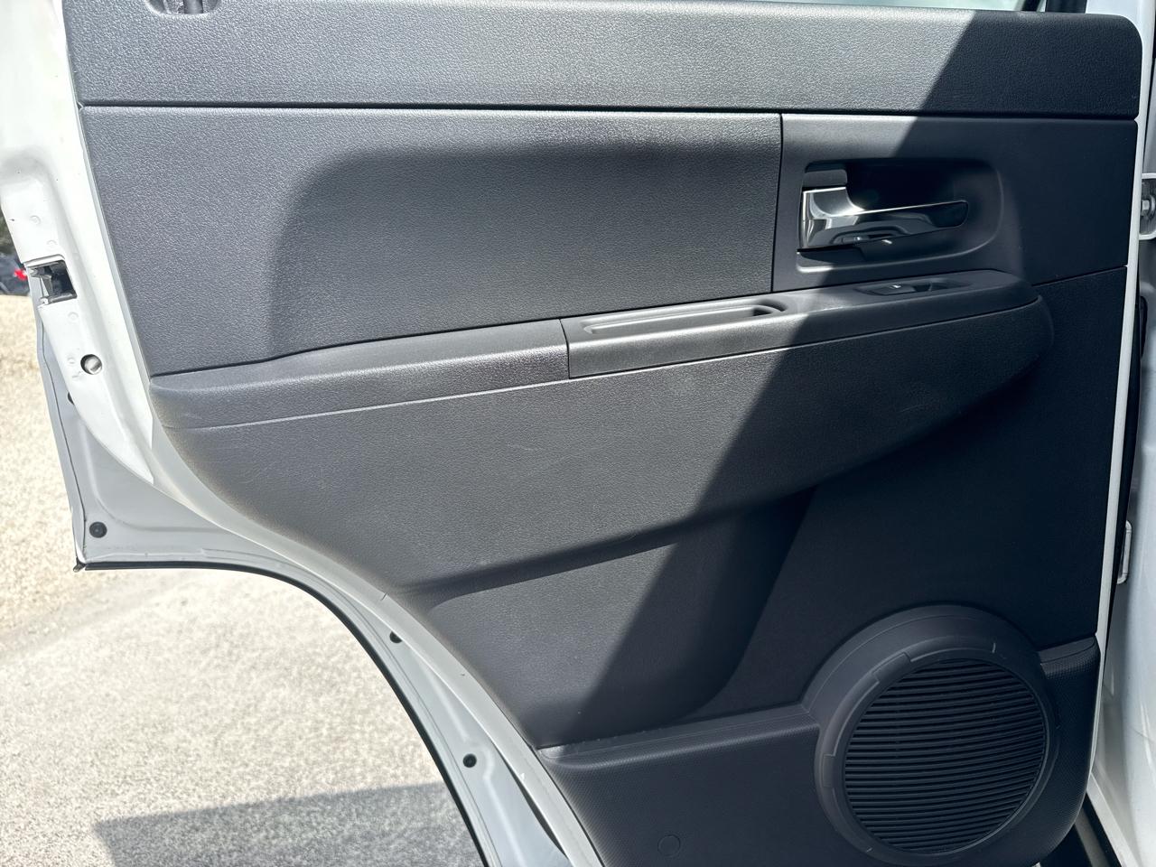 Jeep Liberty RWD 4dr Sport Latitude 2012