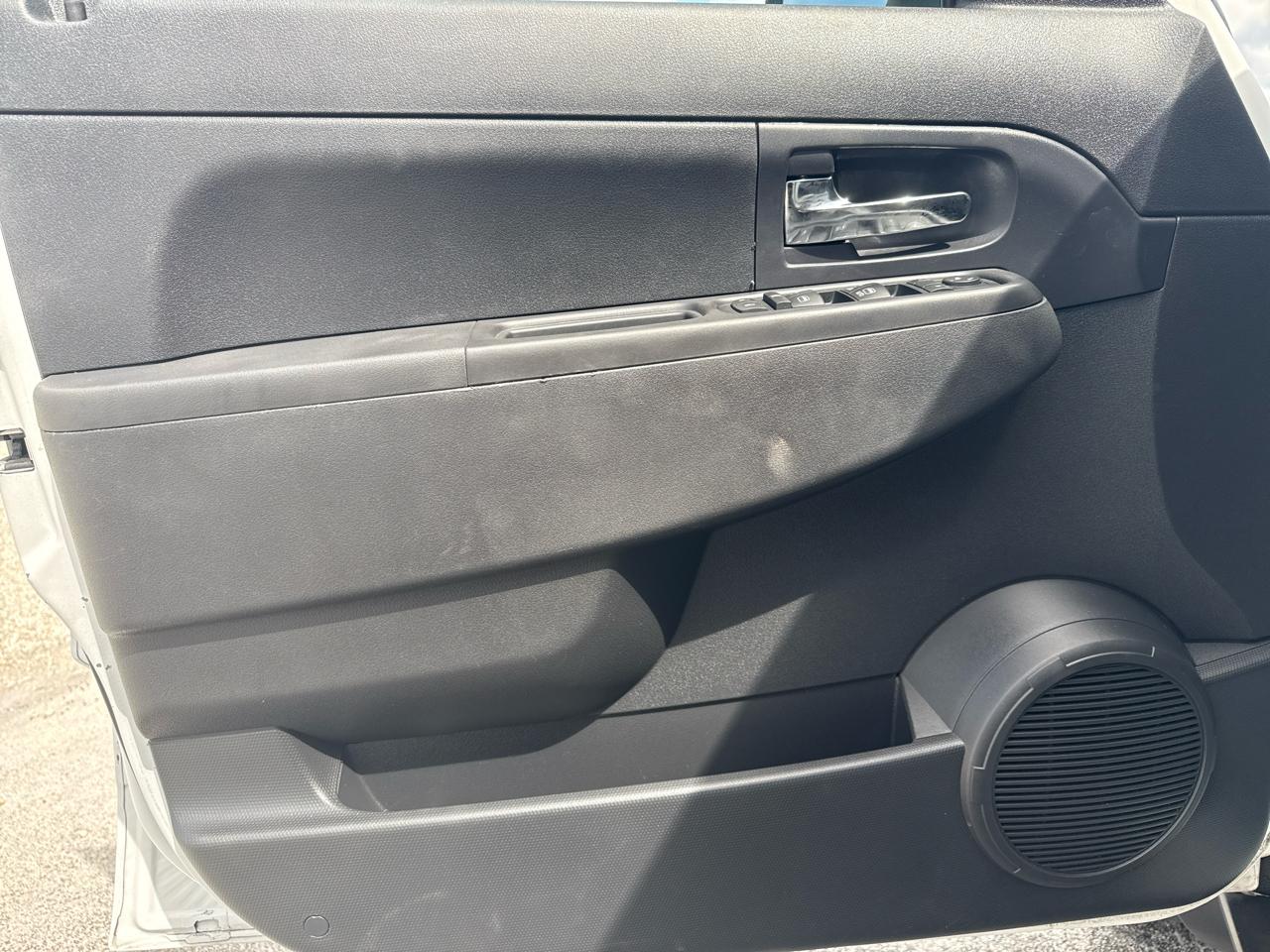 Jeep Liberty RWD 4dr Sport Latitude 2012