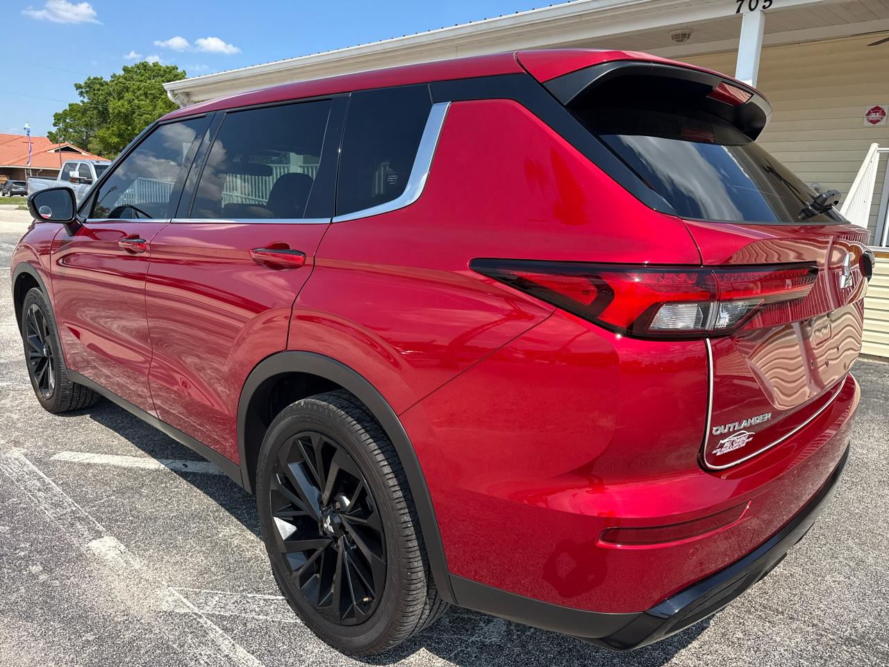 Mitsubishi Outlander SE Launch Edition FWD 2022