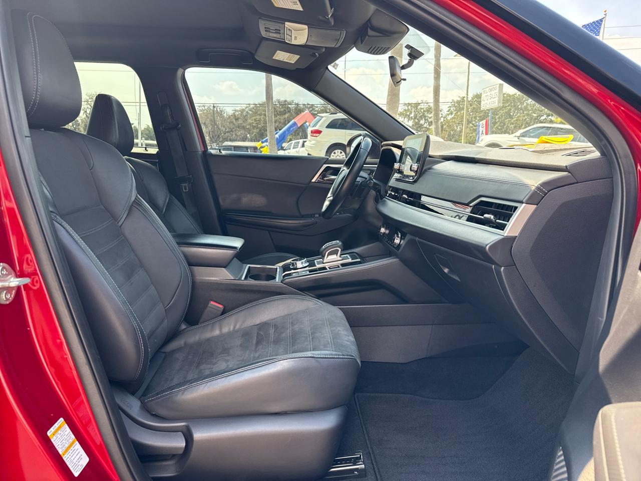 Mitsubishi Outlander SE Launch Edition FWD 2022