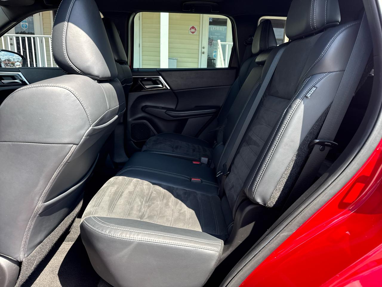 Mitsubishi Outlander SE Launch Edition FWD 2022