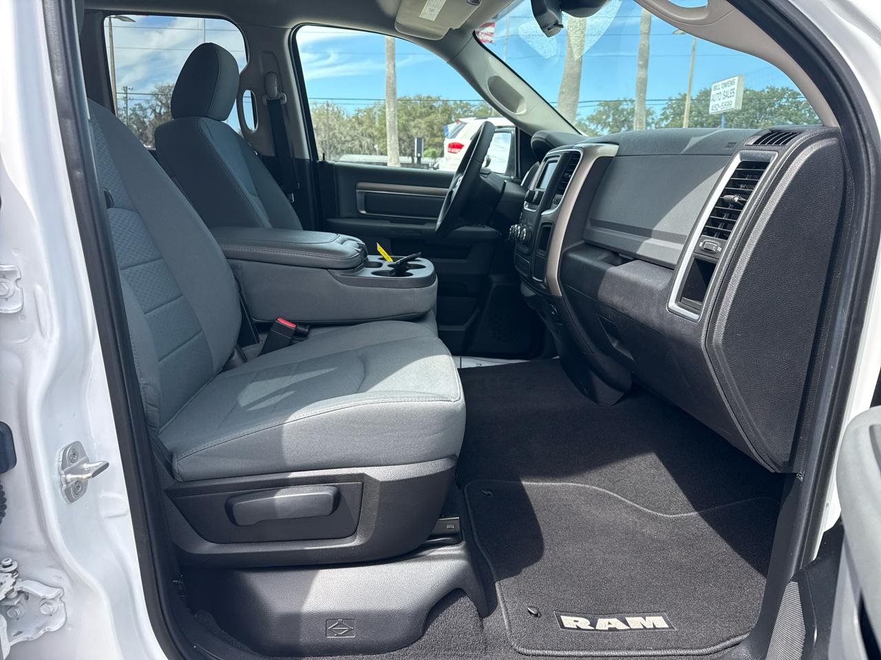 RAM 1500 4WD Quad Cab 140.5" SLT 2014