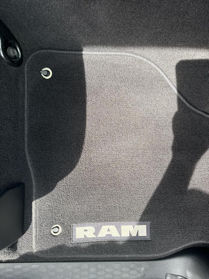 RAM 1500 4WD Quad Cab 140.5" SLT 2014