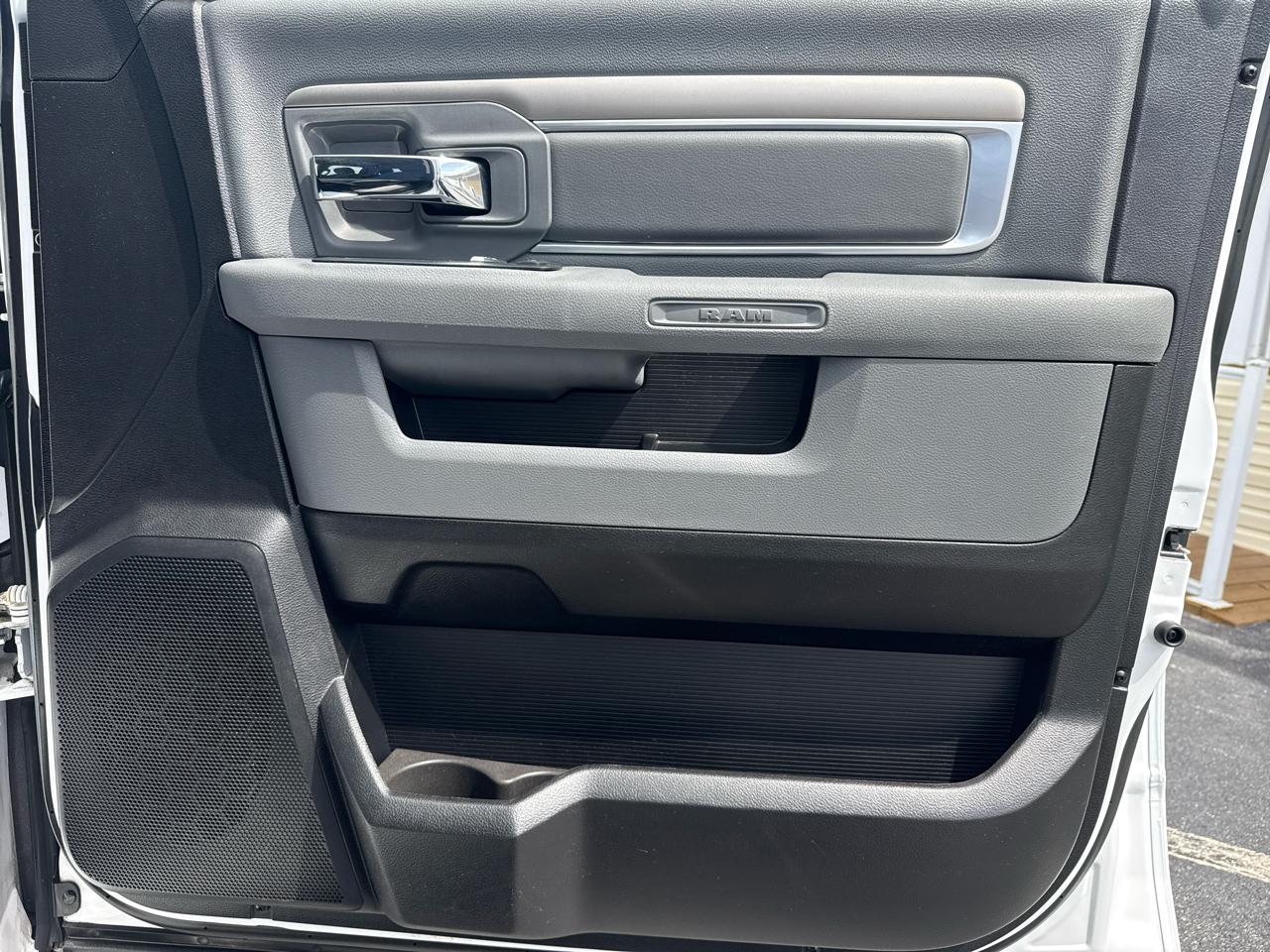 RAM 1500 4WD Quad Cab 140.5" SLT 2014