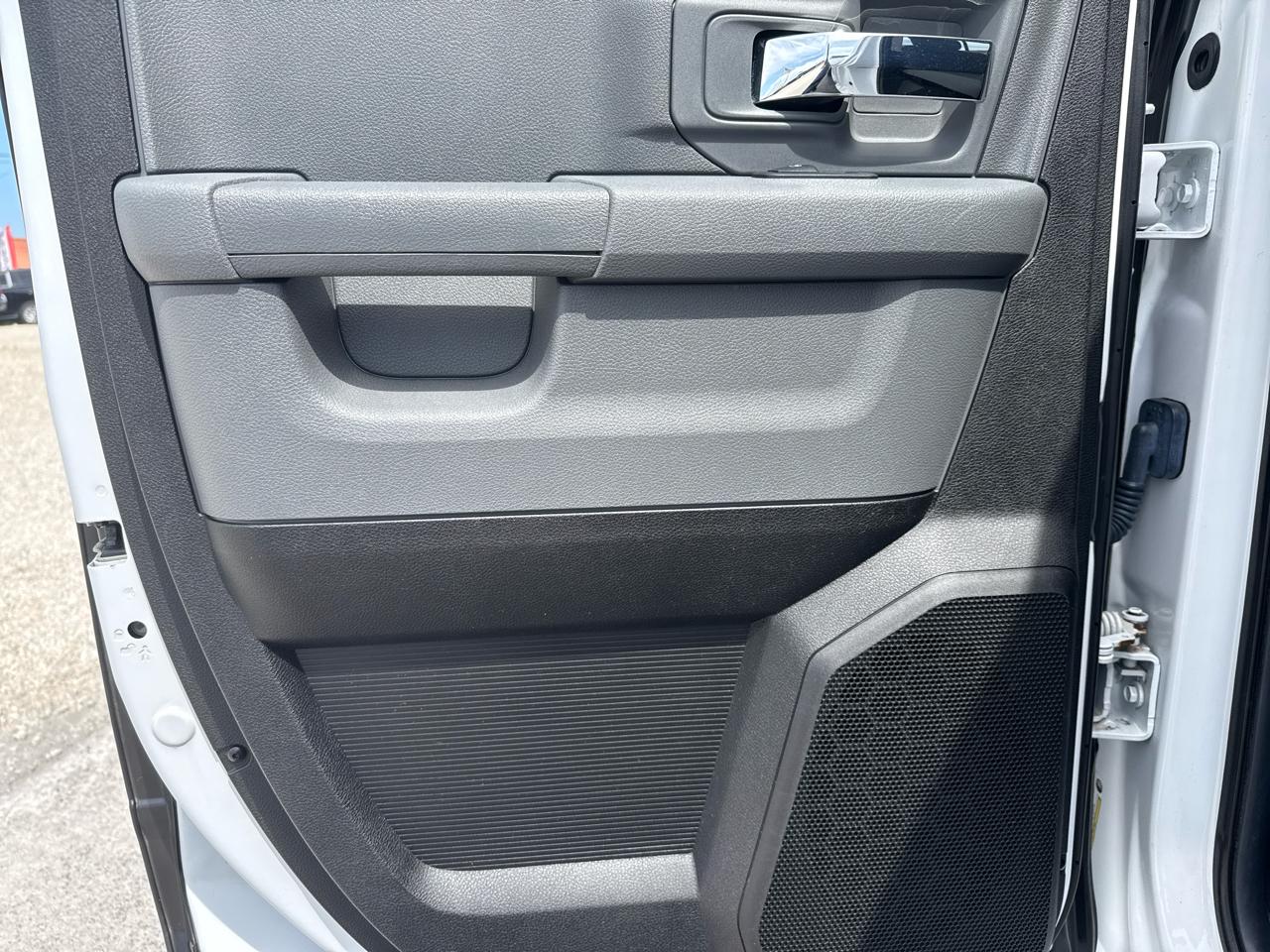 RAM 1500 4WD Quad Cab 140.5" SLT 2014