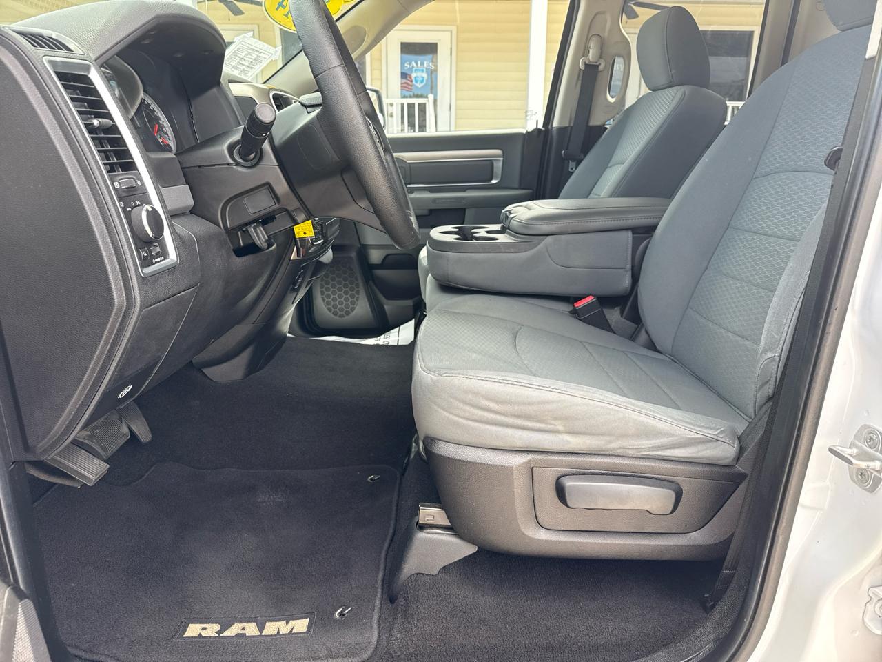 RAM 1500 4WD Quad Cab 140.5" SLT 2014