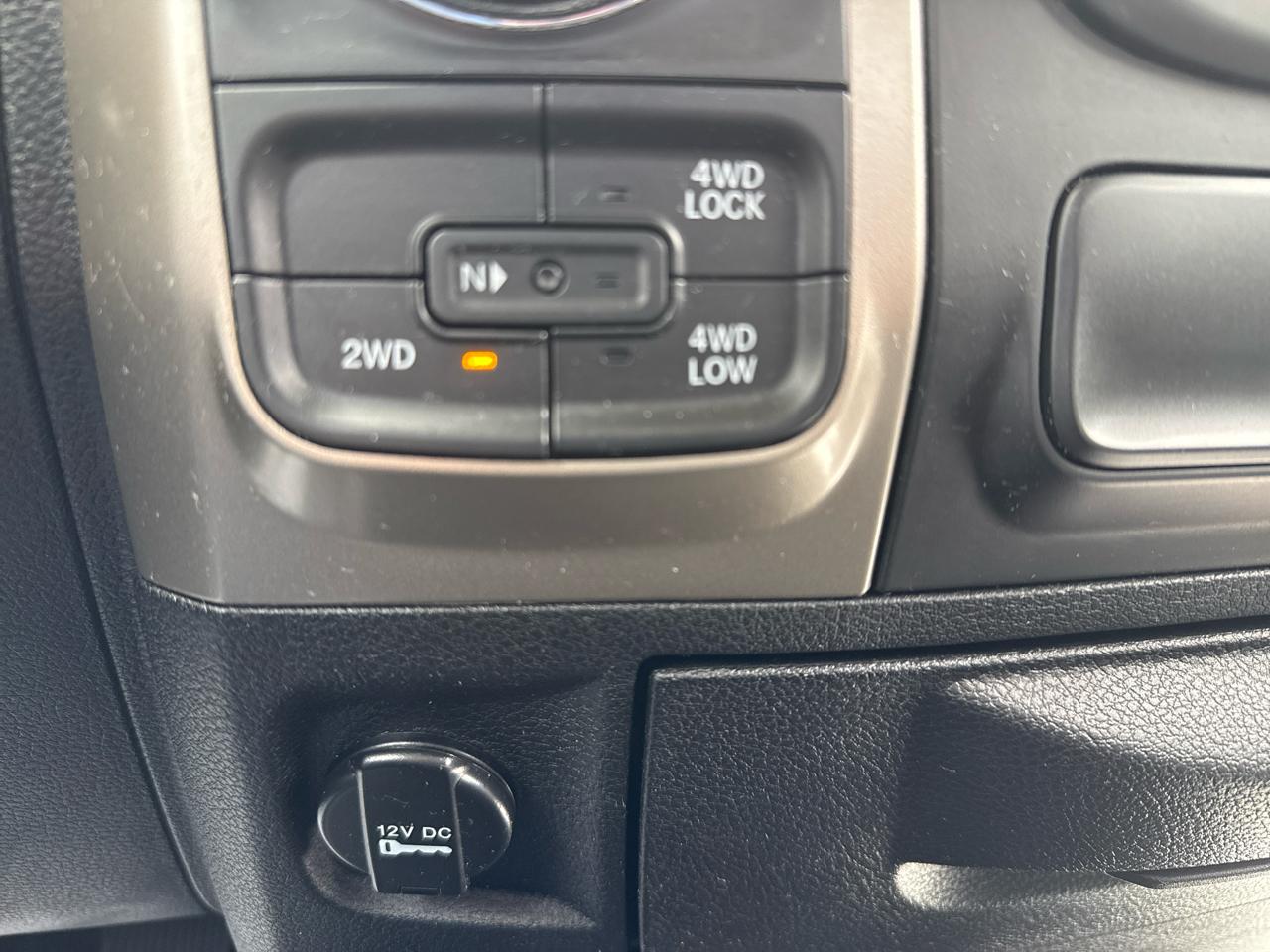 RAM 1500 4WD Quad Cab 140.5" SLT 2014