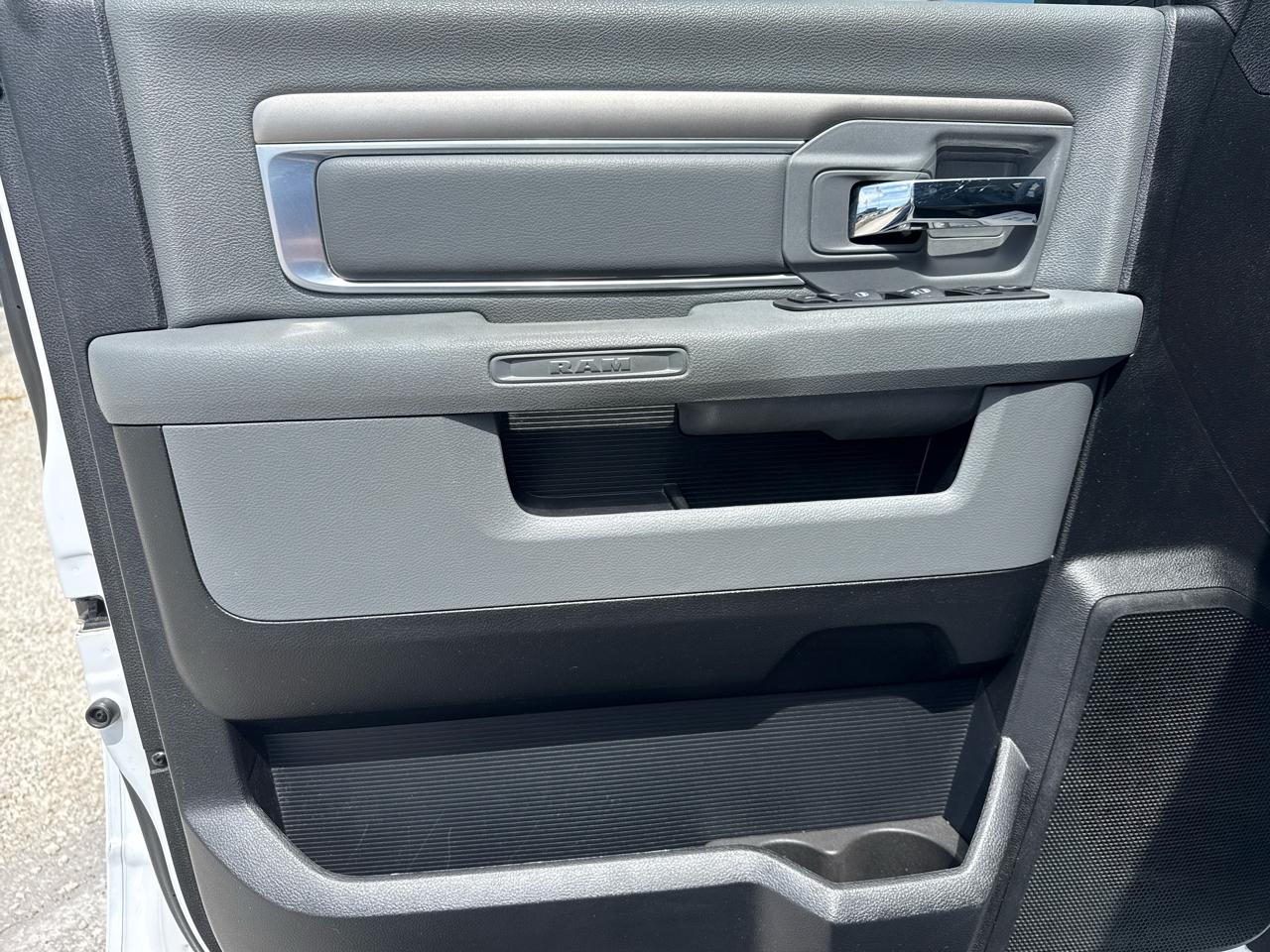 RAM 1500 4WD Quad Cab 140.5" SLT 2014