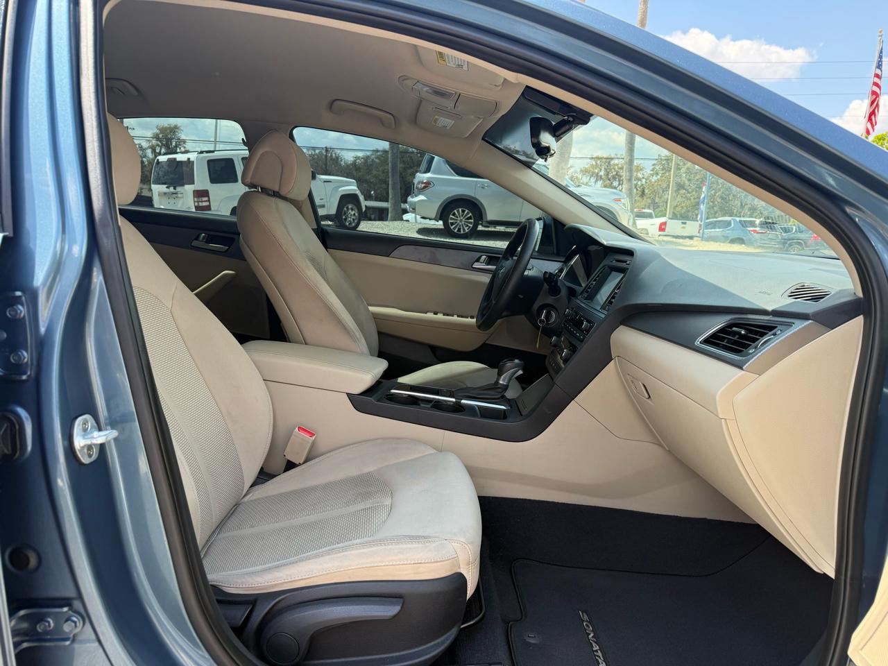 Hyundai Sonata SE 2.4L 2017