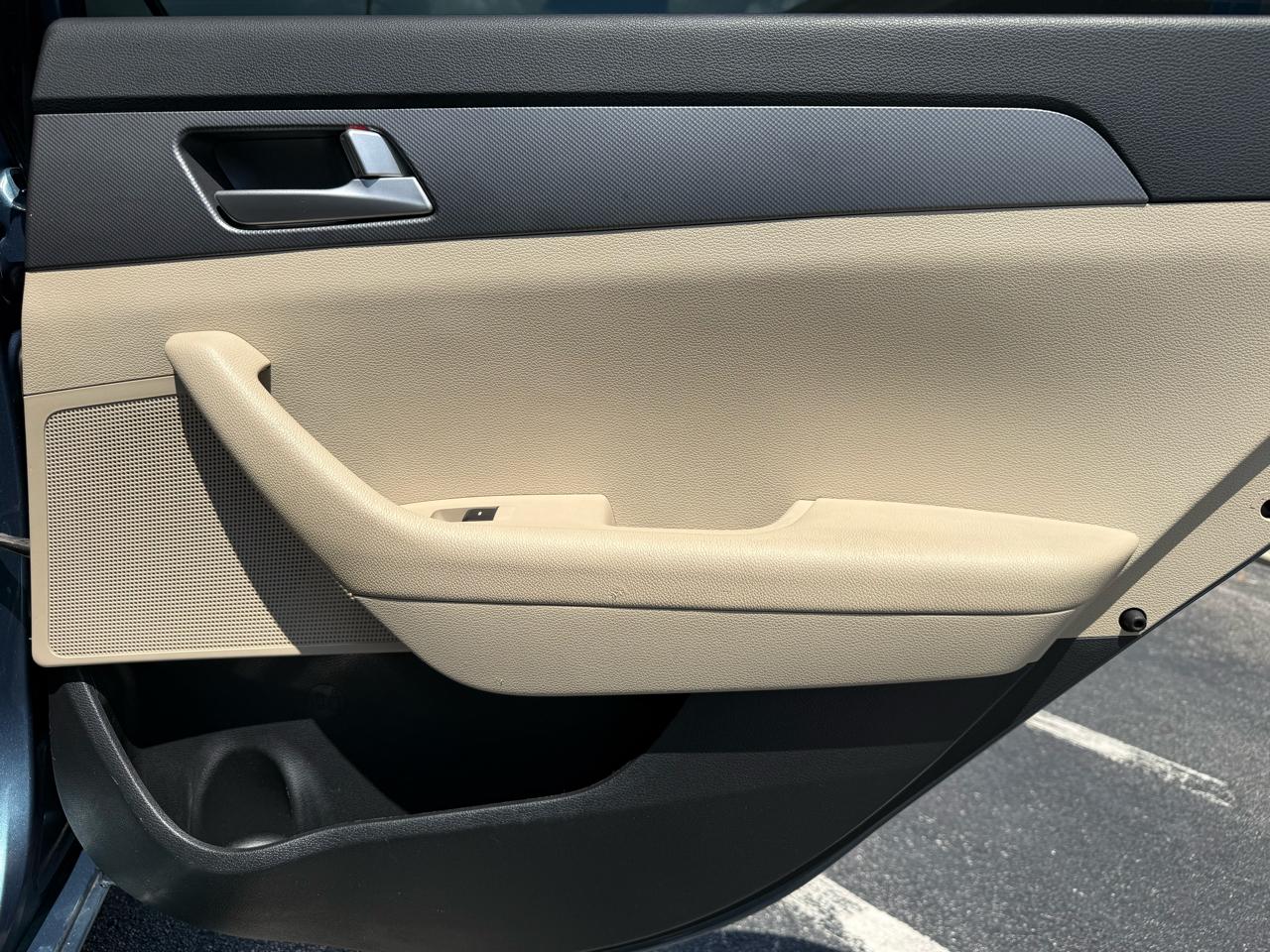 Hyundai Sonata SE 2.4L 2017