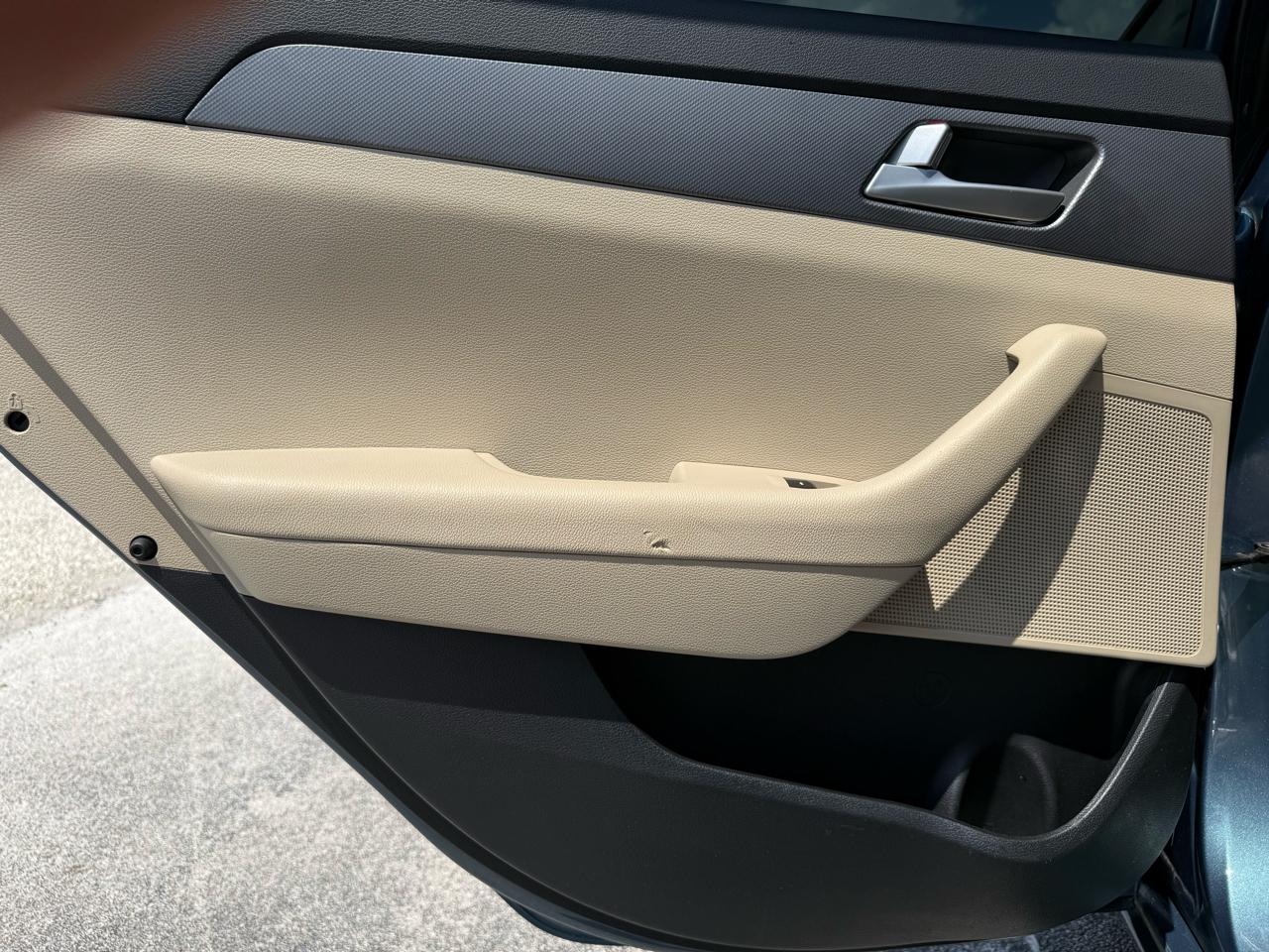 Hyundai Sonata SE 2.4L 2017