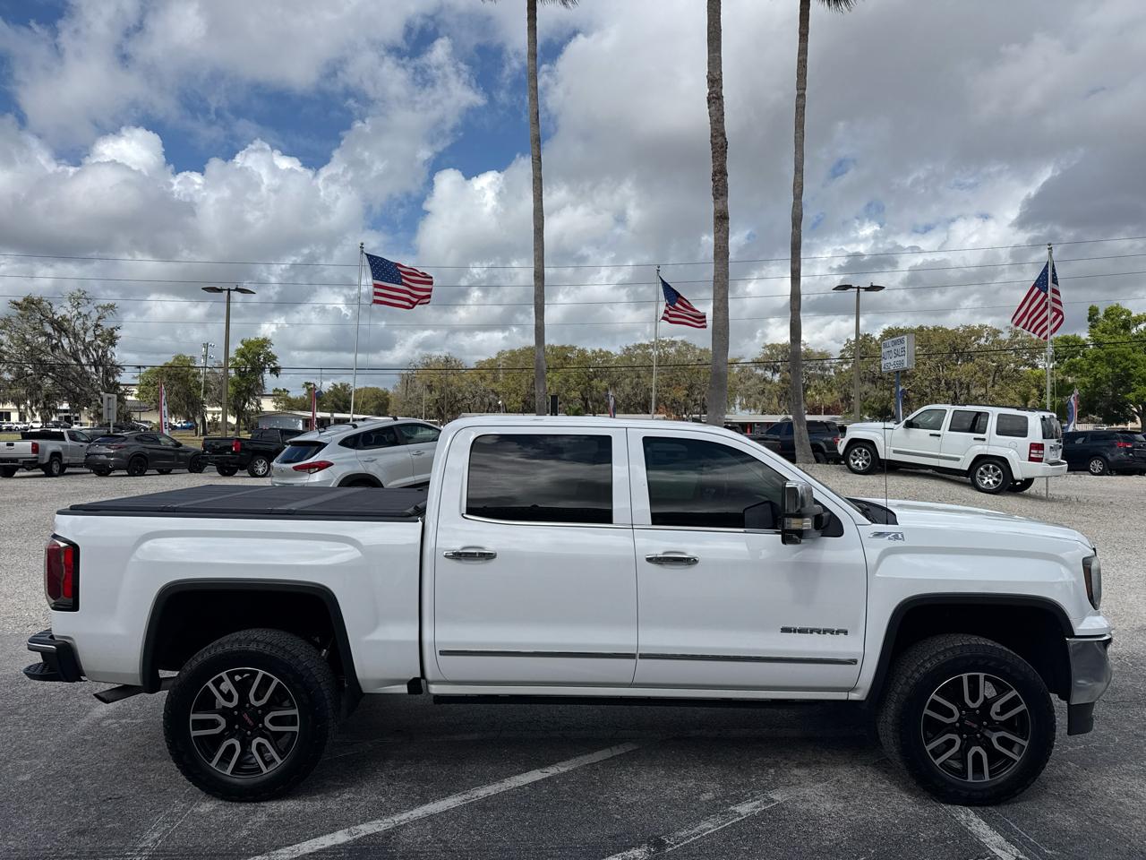 GMC Sierra 1500 4WD Crew Cab 143.5" SLT 2018