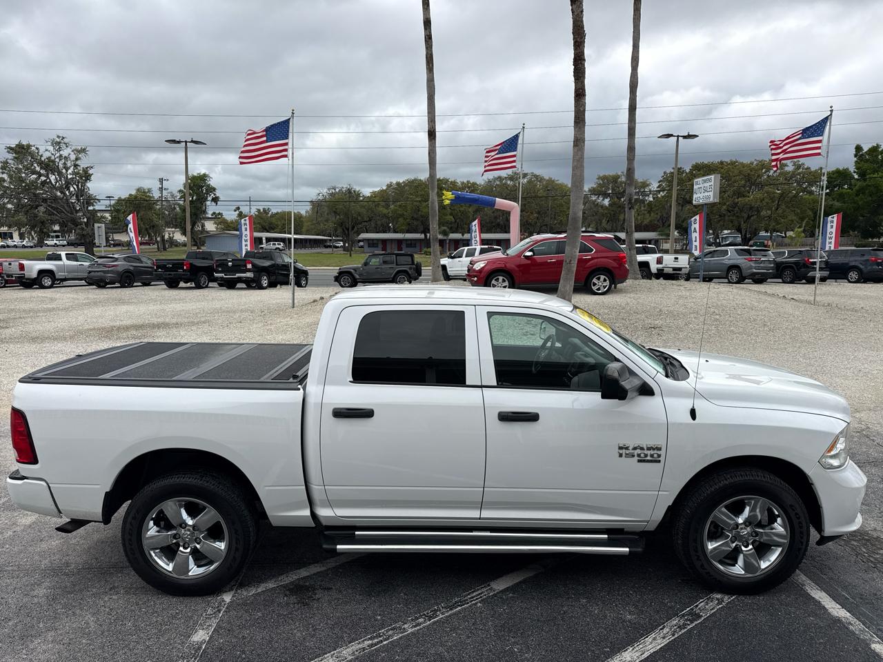 RAM 1500 Classic Express 4x4 Crew Cab 5'7" Box 2019