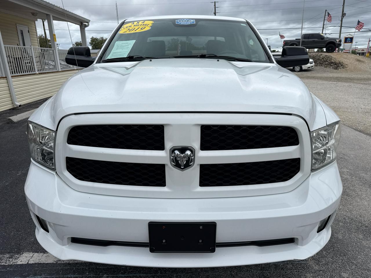 RAM 1500 Classic Express 4x4 Crew Cab 5'7" Box 2019