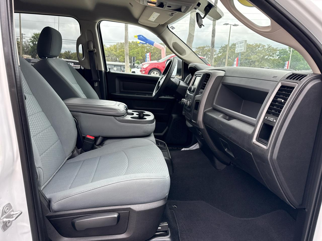 RAM 1500 Classic Express 4x4 Crew Cab 5'7" Box 2019