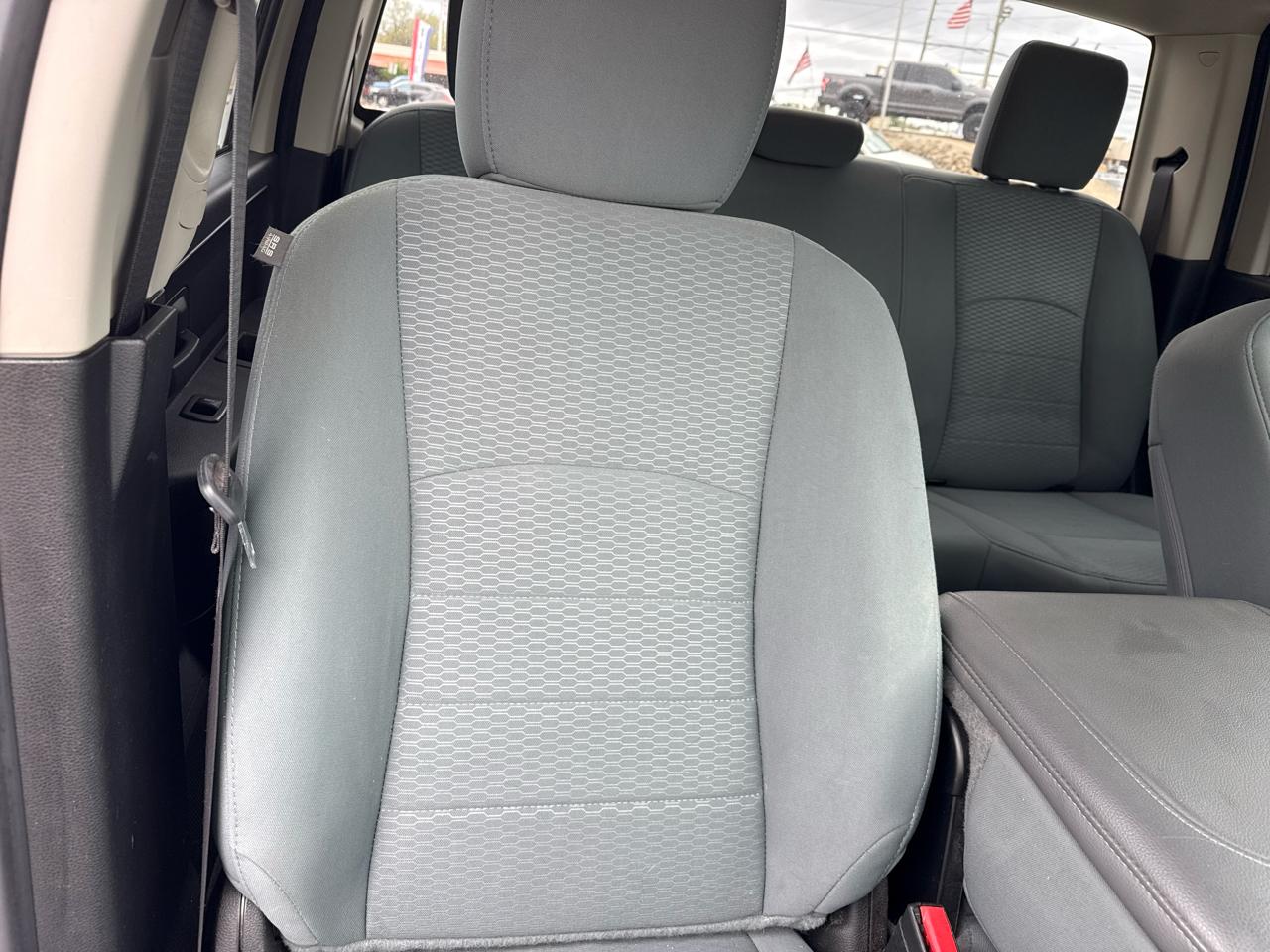 RAM 1500 Classic Express 4x4 Crew Cab 5'7" Box 2019