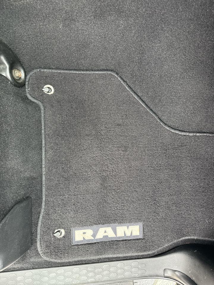 RAM 1500 Classic Express 4x4 Crew Cab 5'7" Box 2019