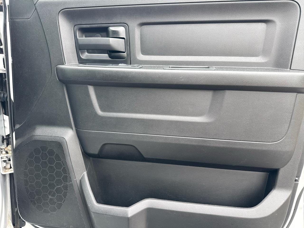 RAM 1500 Classic Express 4x4 Crew Cab 5'7" Box 2019