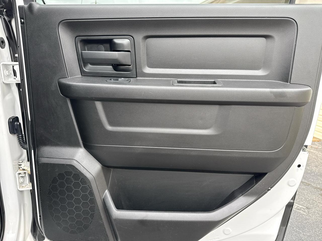 RAM 1500 Classic Express 4x4 Crew Cab 5'7" Box 2019