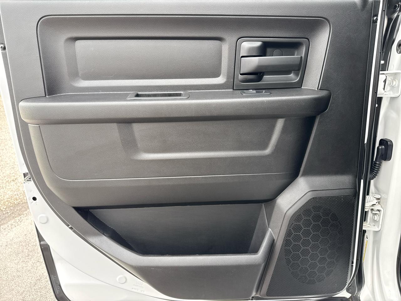 RAM 1500 Classic Express 4x4 Crew Cab 5'7" Box 2019