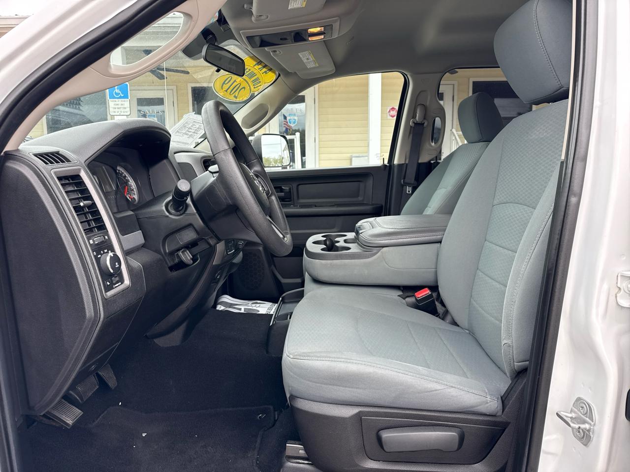 RAM 1500 Classic Express 4x4 Crew Cab 5'7" Box 2019