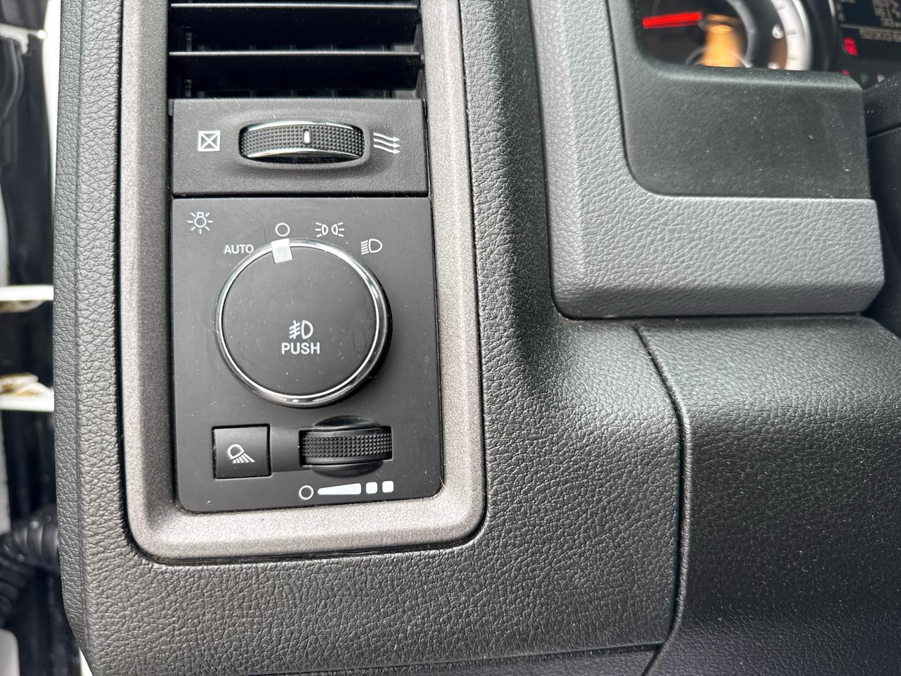 RAM 1500 Classic Express 4x4 Crew Cab 5'7" Box 2019