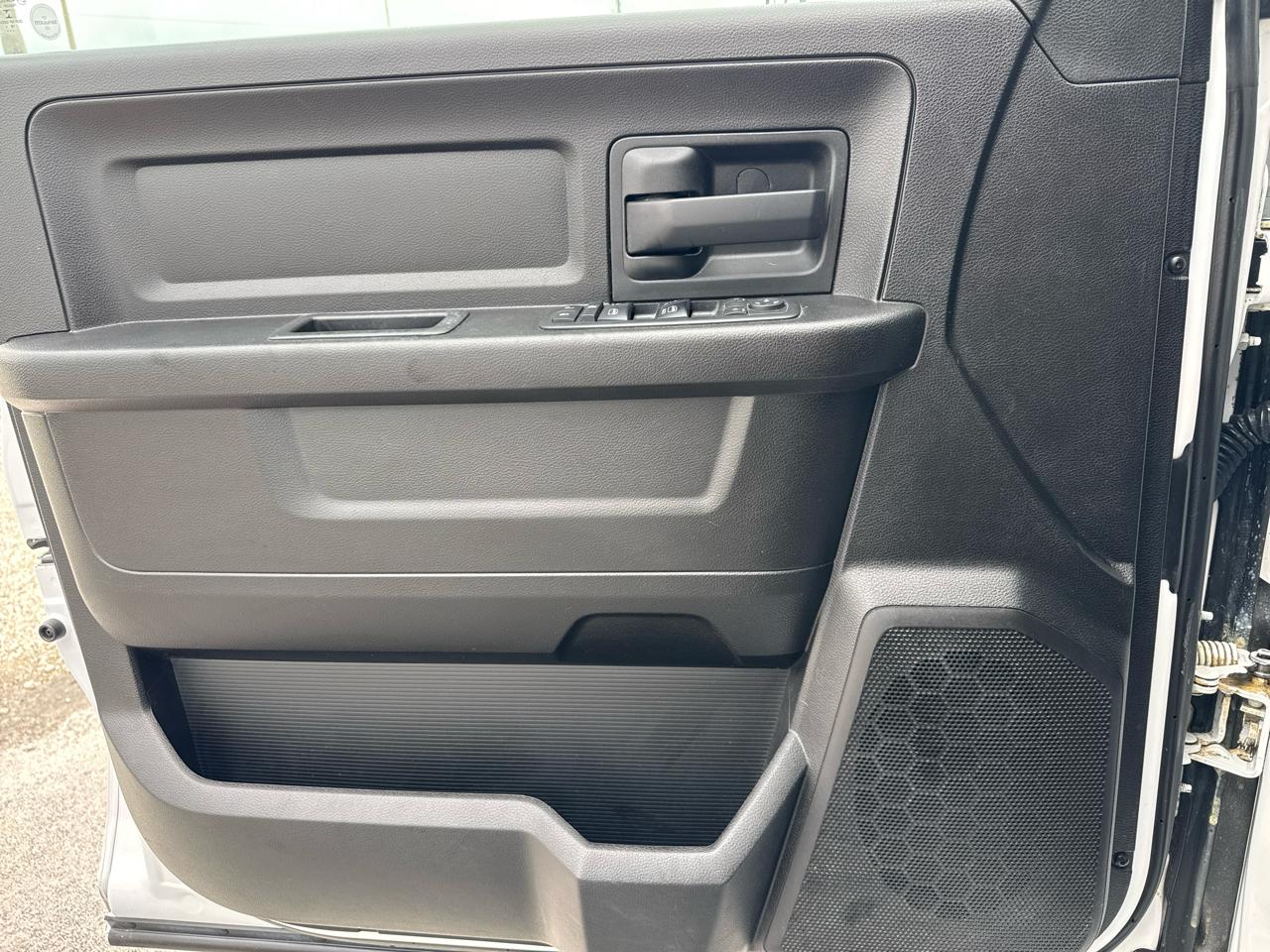 RAM 1500 Classic Express 4x4 Crew Cab 5'7" Box 2019