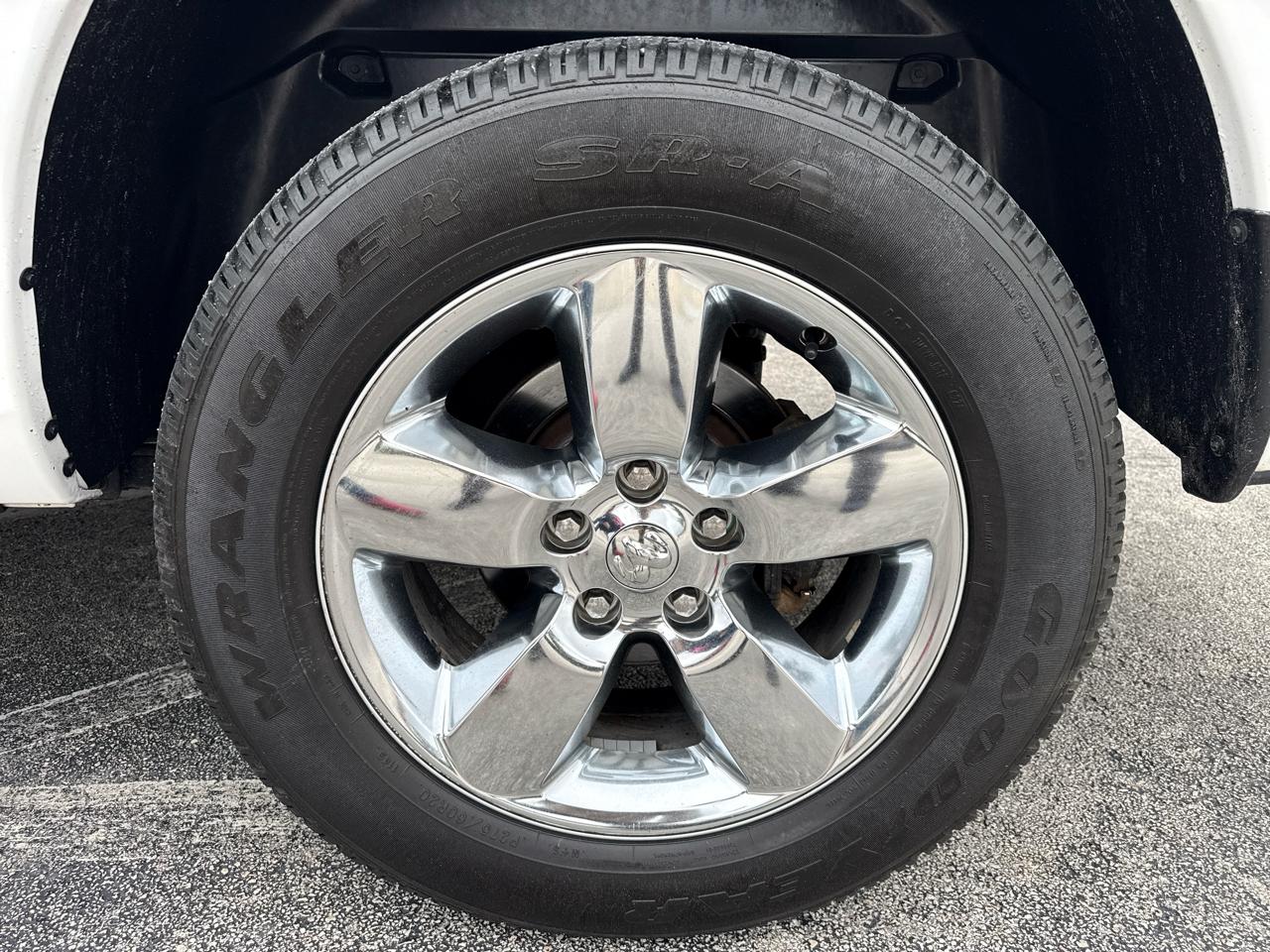 RAM 1500 Classic Express 4x4 Crew Cab 5'7" Box 2019