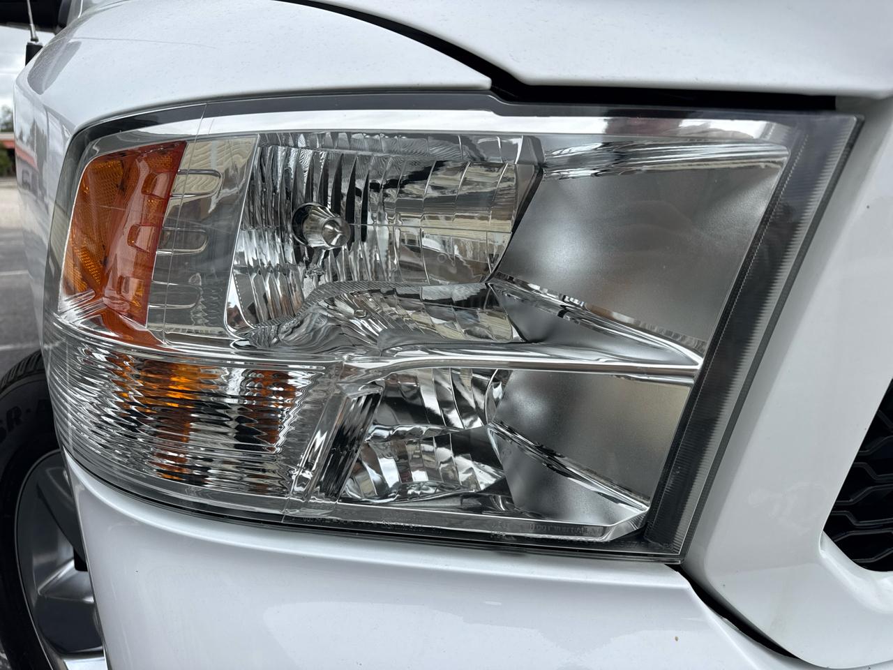 RAM 1500 Classic Express 4x4 Crew Cab 5'7" Box 2019