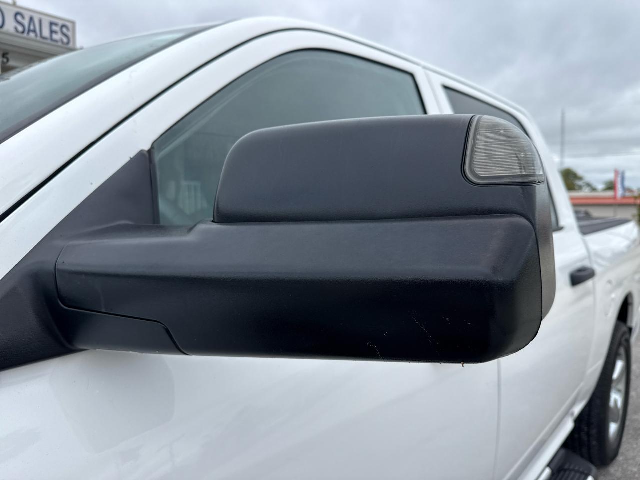 RAM 1500 Classic Express 4x4 Crew Cab 5'7" Box 2019