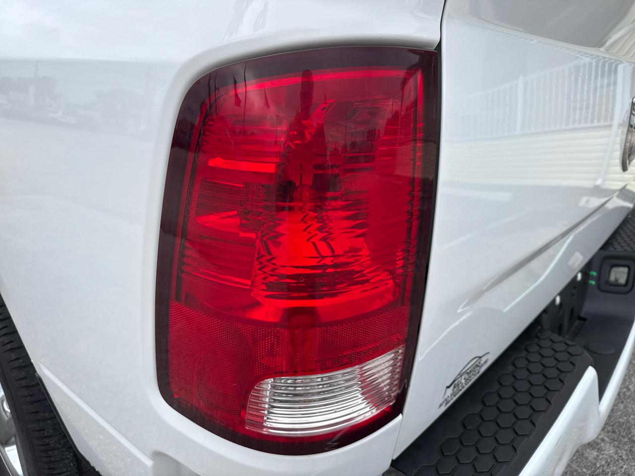 RAM 1500 Classic Express 4x4 Crew Cab 5'7" Box 2019