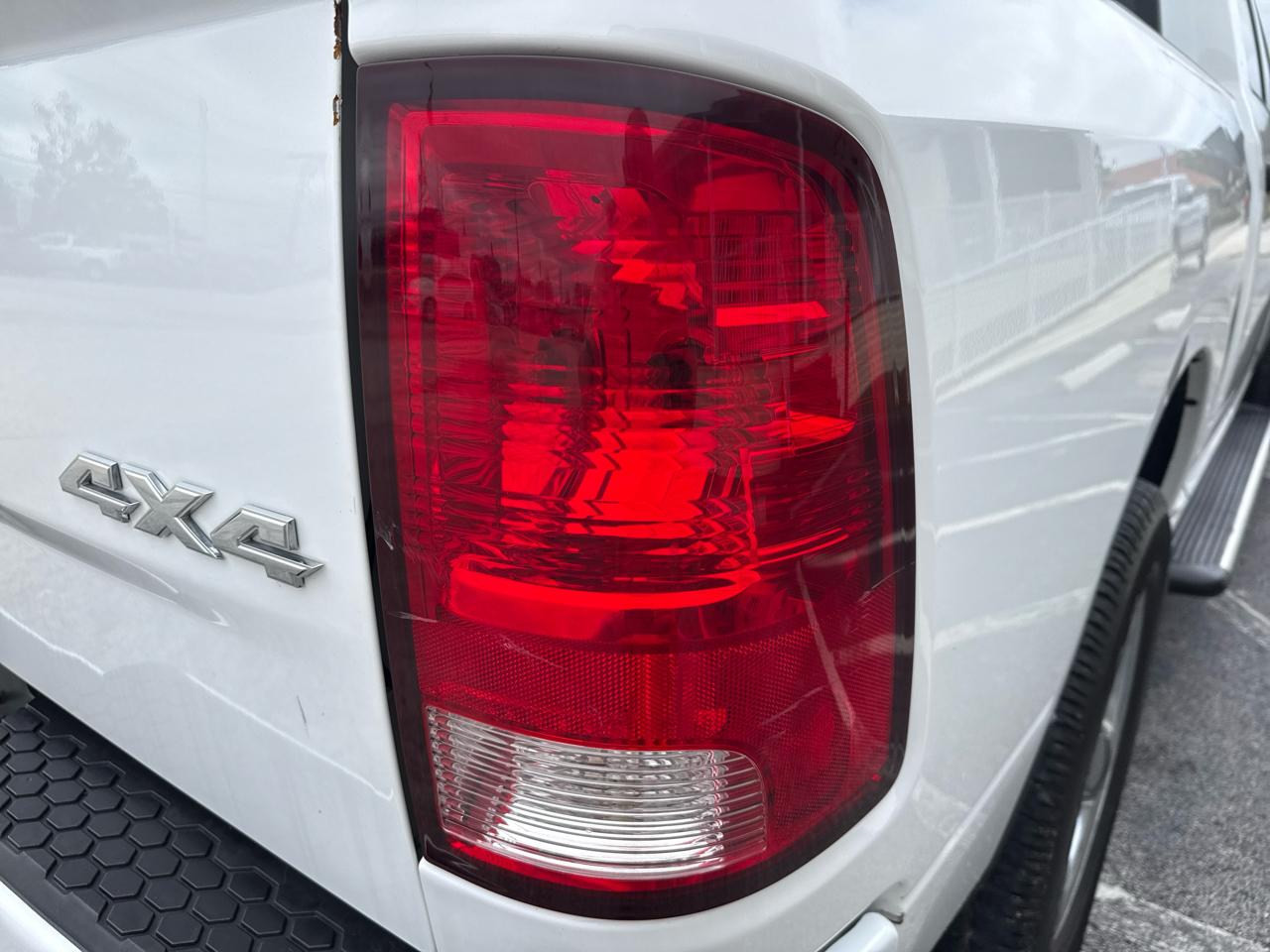 RAM 1500 Classic Express 4x4 Crew Cab 5'7" Box 2019