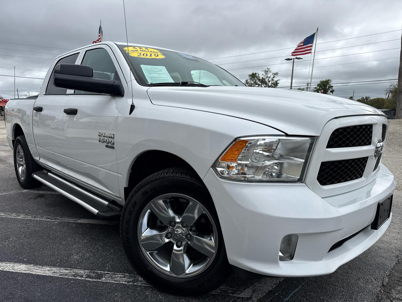 RAM 1500 Classic Express 4x4 Crew Cab 5'7" Box 2019