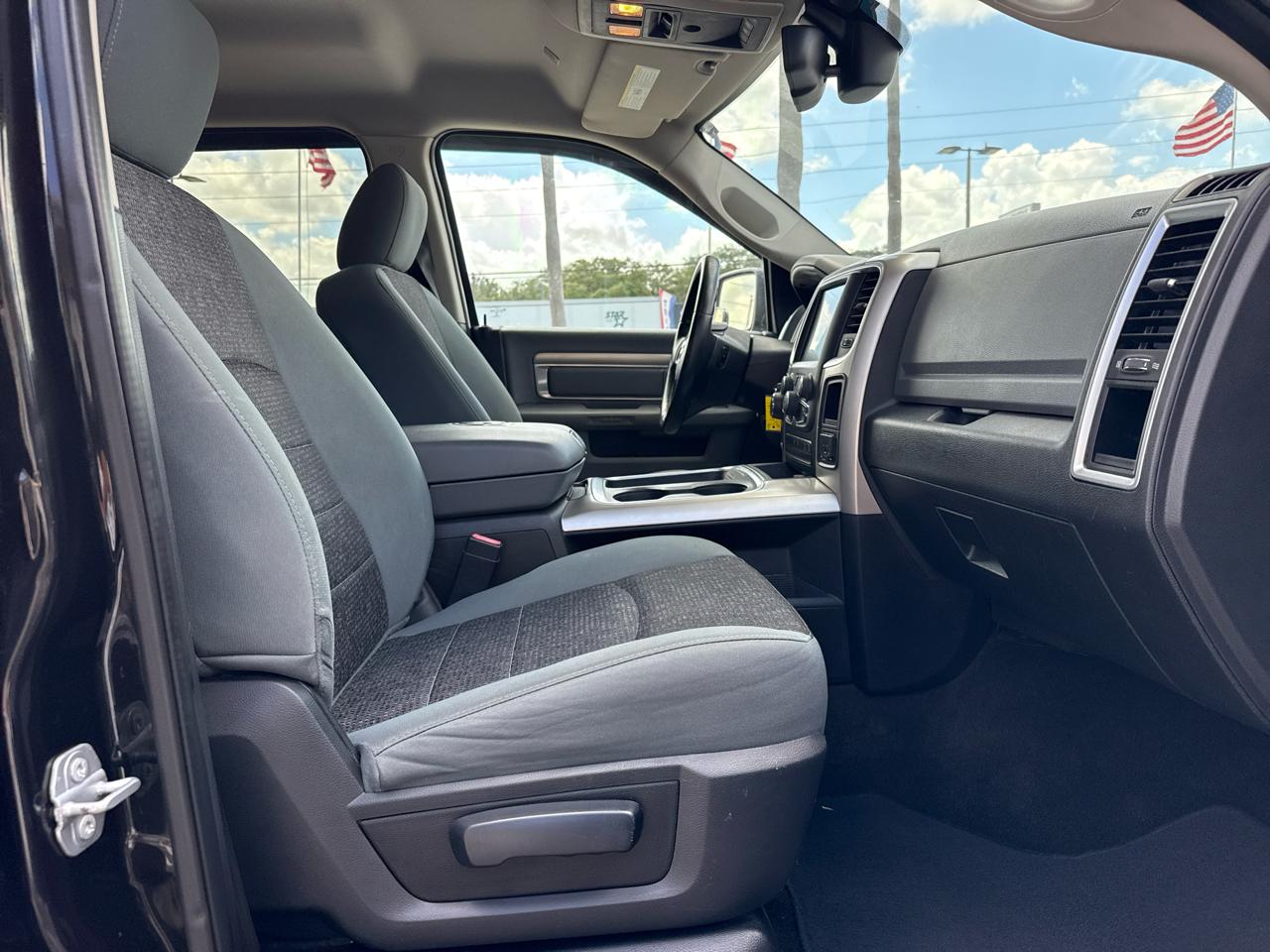 RAM 1500 Big Horn 4x2 Crew Cab 5'7" Box 2017