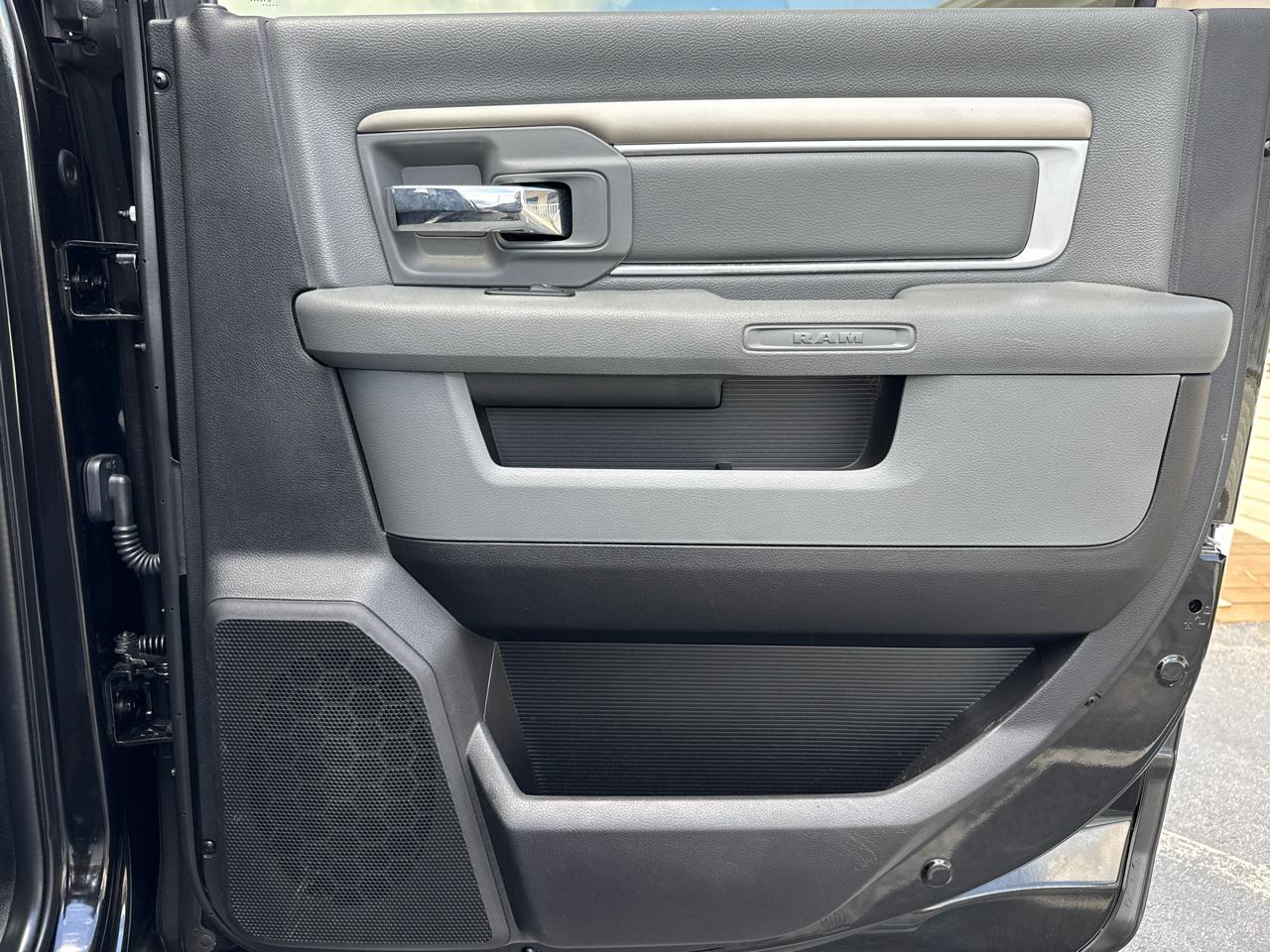 RAM 1500 Big Horn 4x2 Crew Cab 5'7" Box 2017