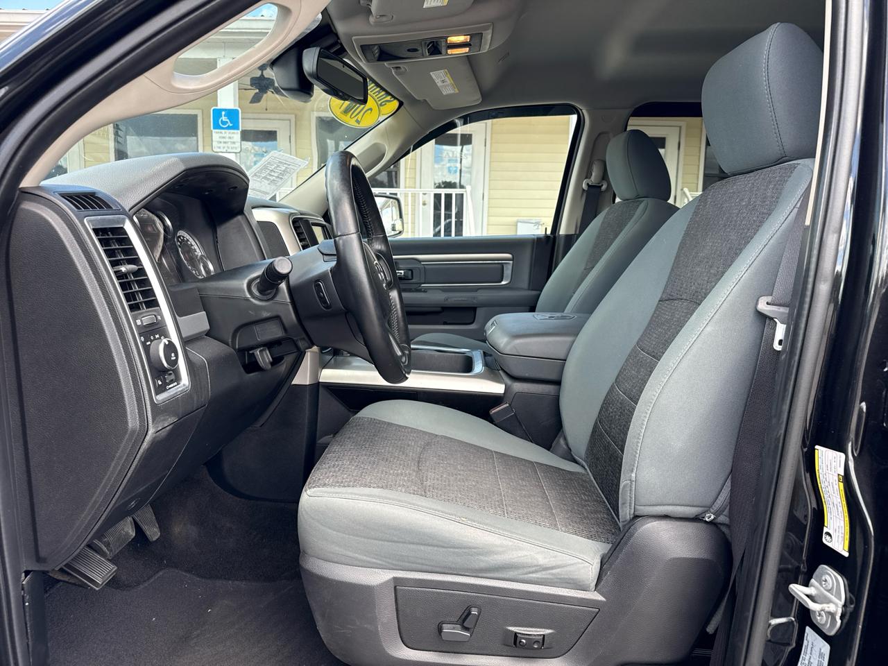 RAM 1500 Big Horn 4x2 Crew Cab 5'7" Box 2017